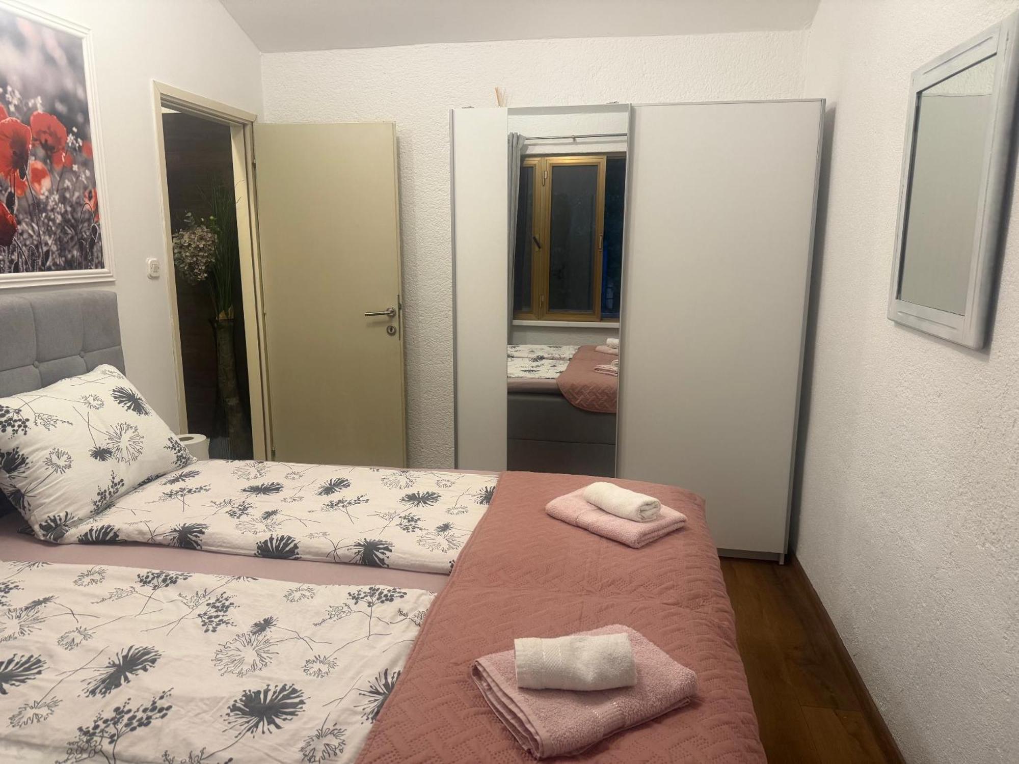 Apartmani Milokanovic Funtana Exterior foto
